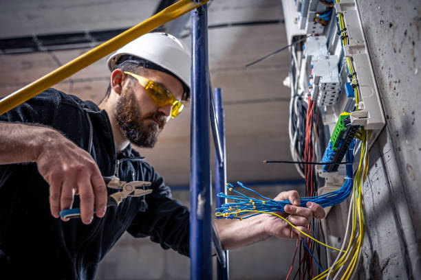 Best Licensed Electrician  in Maplewood, WA